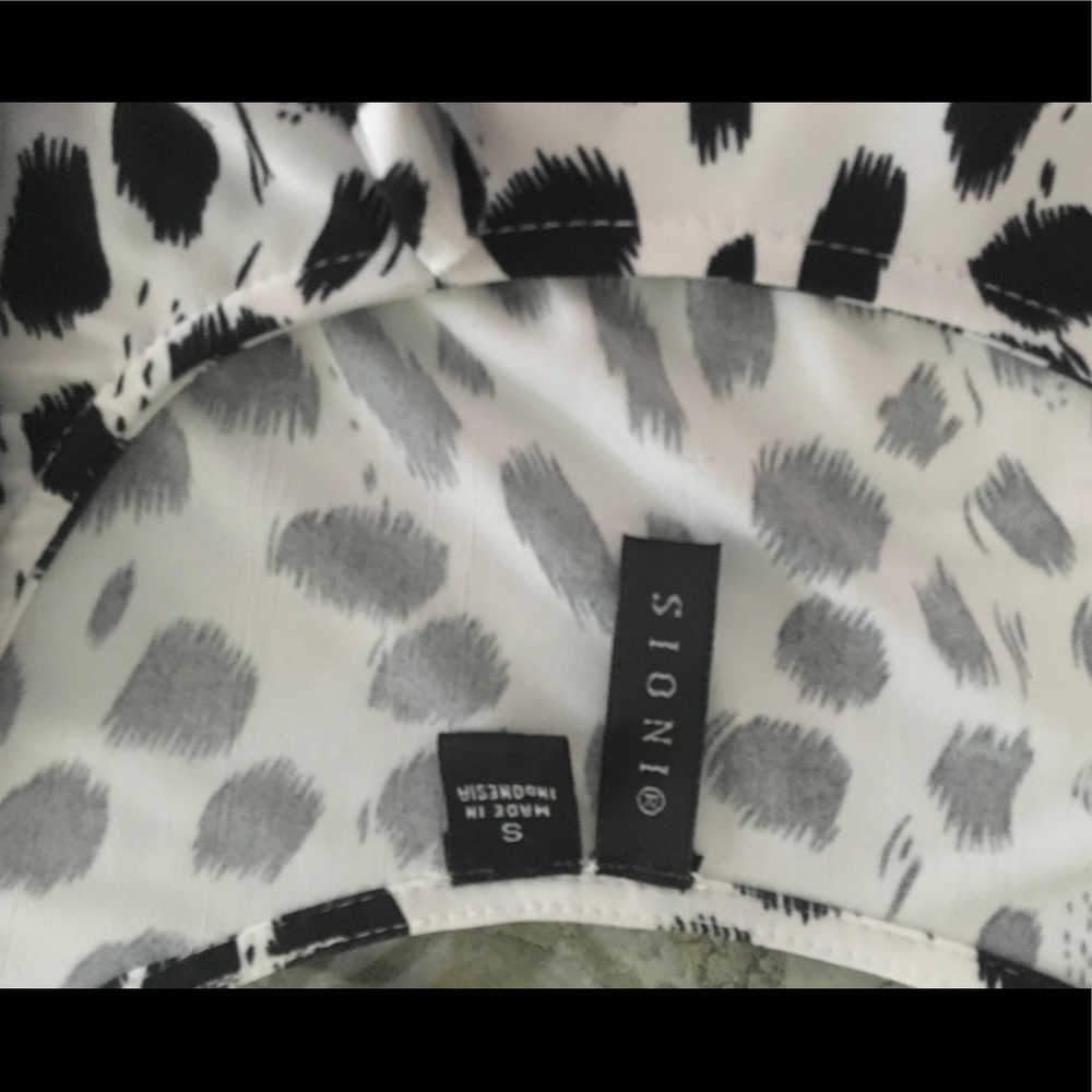 Animal Print Top with Ruffles - Picture 5 of 5